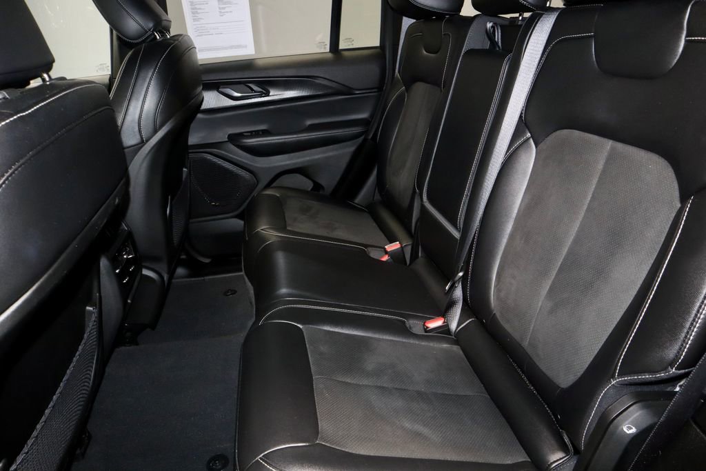 Used 2024 Jeep Grand Cherokee Altitude AWD/4WD image 23