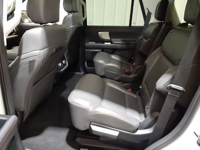Certified 2025 Ford Expedition Active AWD/4WD image 9