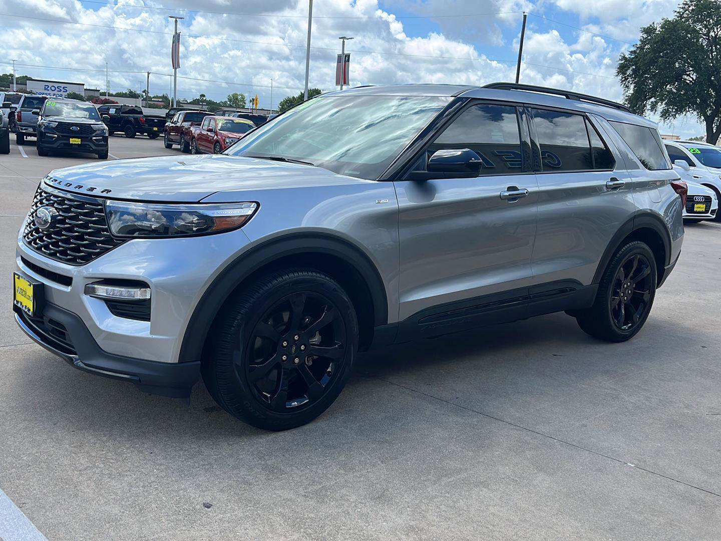 Certified 2024 Ford Explorer ST-Line w/ Class IV Trailer Tow Package RWD image 3