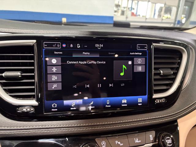 Used 2022 Chrysler Pacifica Touring-L FWD image 18