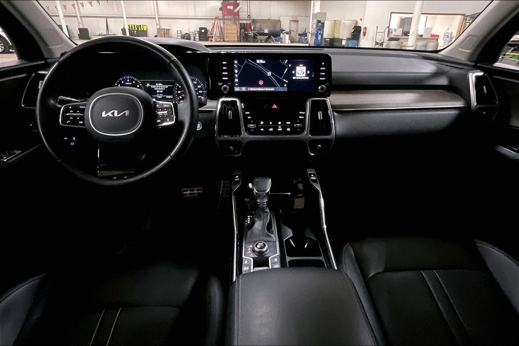 Used 2023 Kia Sorento EX AWD/4WD image 14