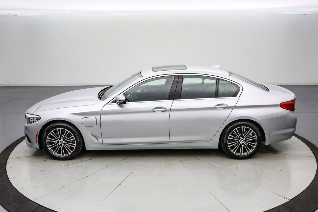 Used 2020 BMW 530e w/ M Sport Package image 2