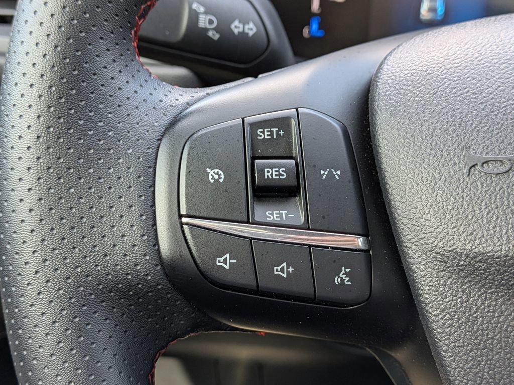 Certified 2025 Ford Escape ST-Line image 24
