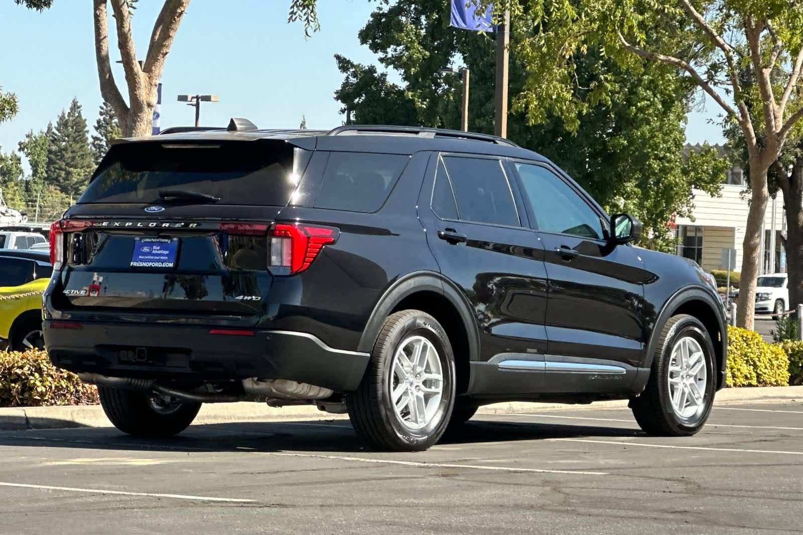 Certified 2025 Ford Explorer Active AWD/4WD video 2