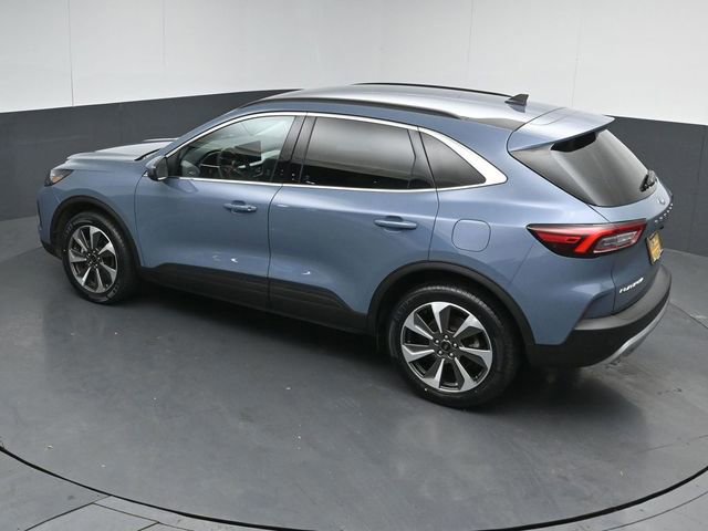 Certified 2025 Ford Escape Platinum AWD/4WD image 11