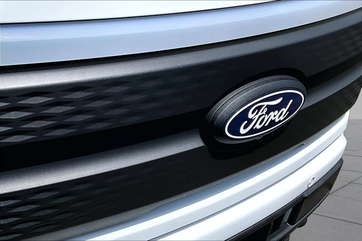 Certified 2025 Ford F150 Lightning Flash AWD/4WD image 33