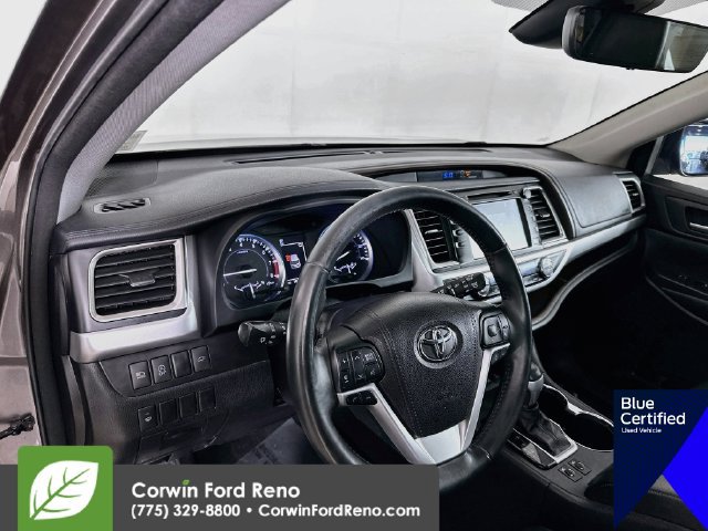 Used 2017 Toyota Highlander XLE AWD/4WD image 12