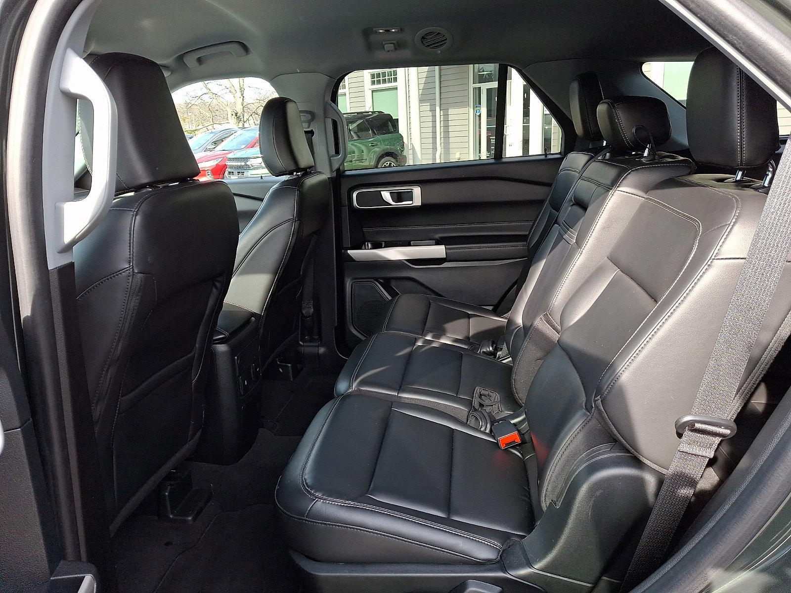 Certified 2022 Ford Explorer XLT w/ Equipment Group 202A image 10