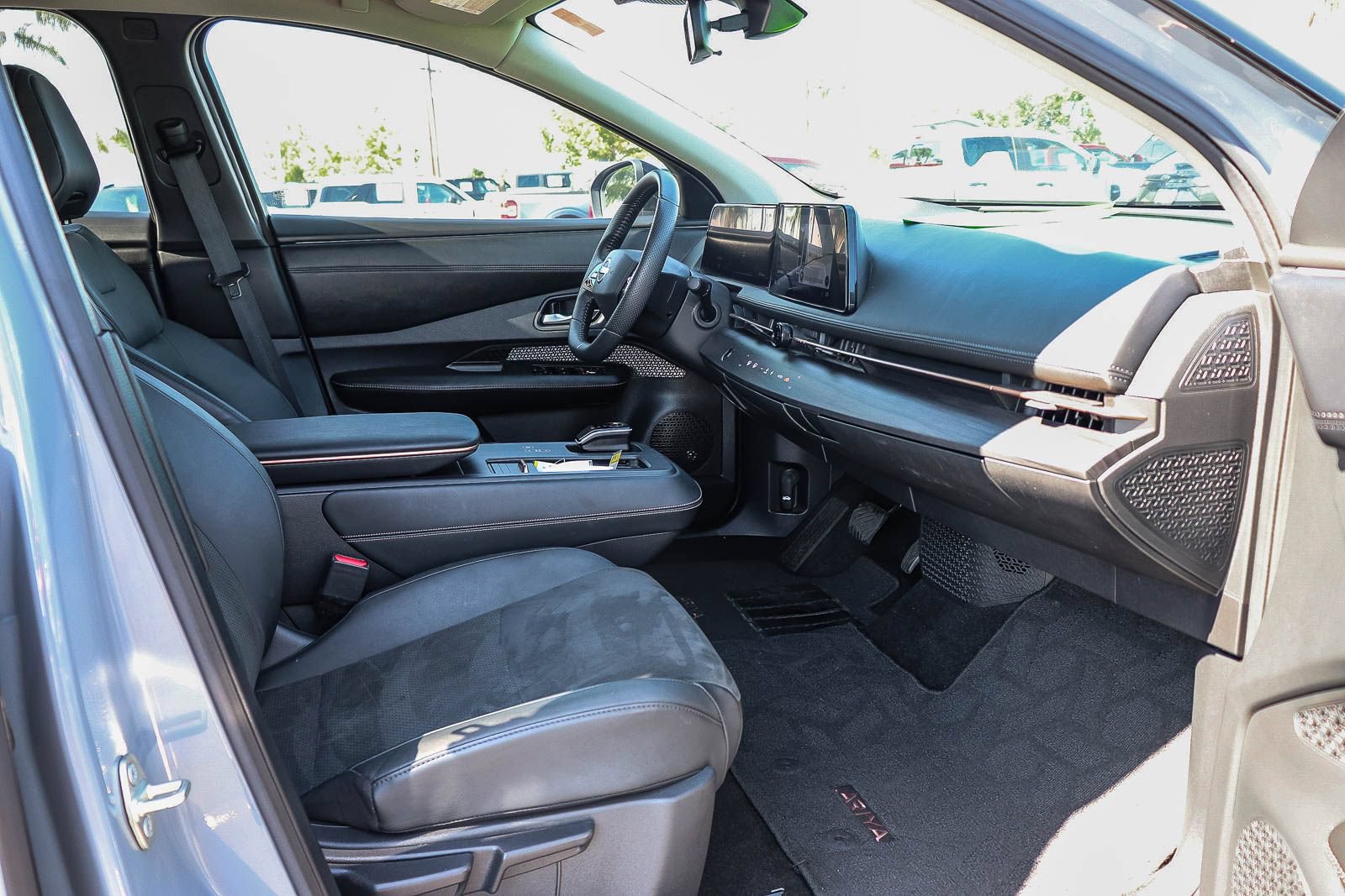 Used 2024 Nissan Ariya FWD image 16