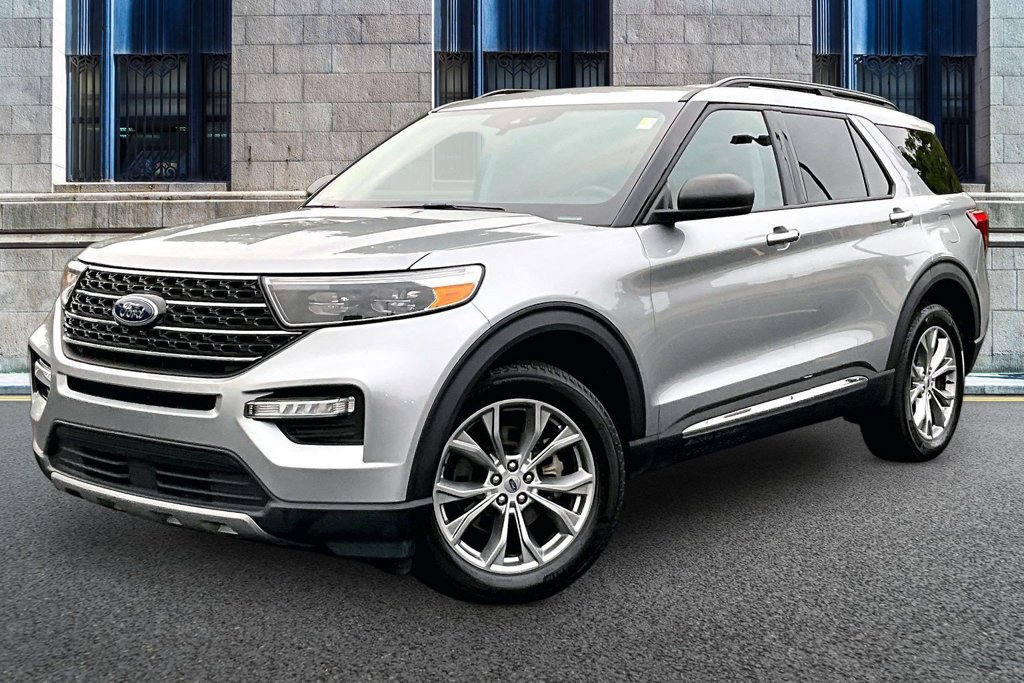 Certified 2023 Ford Explorer XLT w/ Equipment Group 202A AWD/4WD image 2