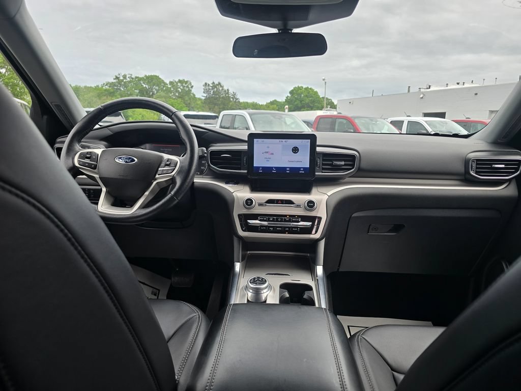 Certified 2023 Ford Explorer XLT w/ Equipment Group 202A AWD/4WD image 18
