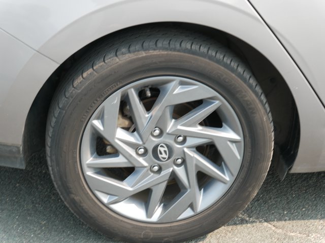 Used 2024 Hyundai Elantra SEL FWD image 9