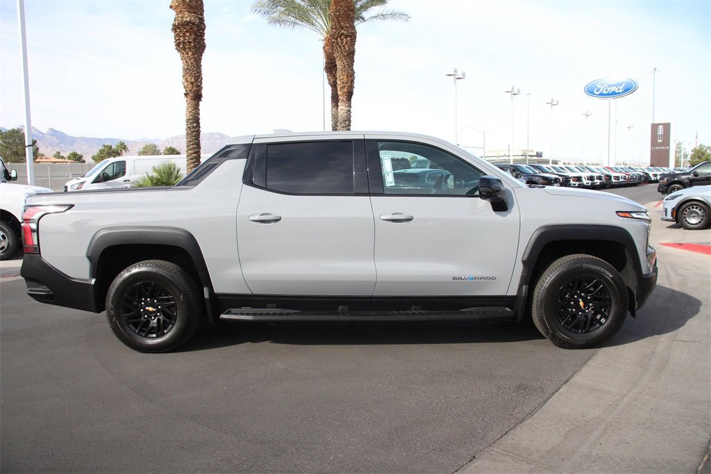 Used 2025 Chevrolet Silverado EV LT image 7