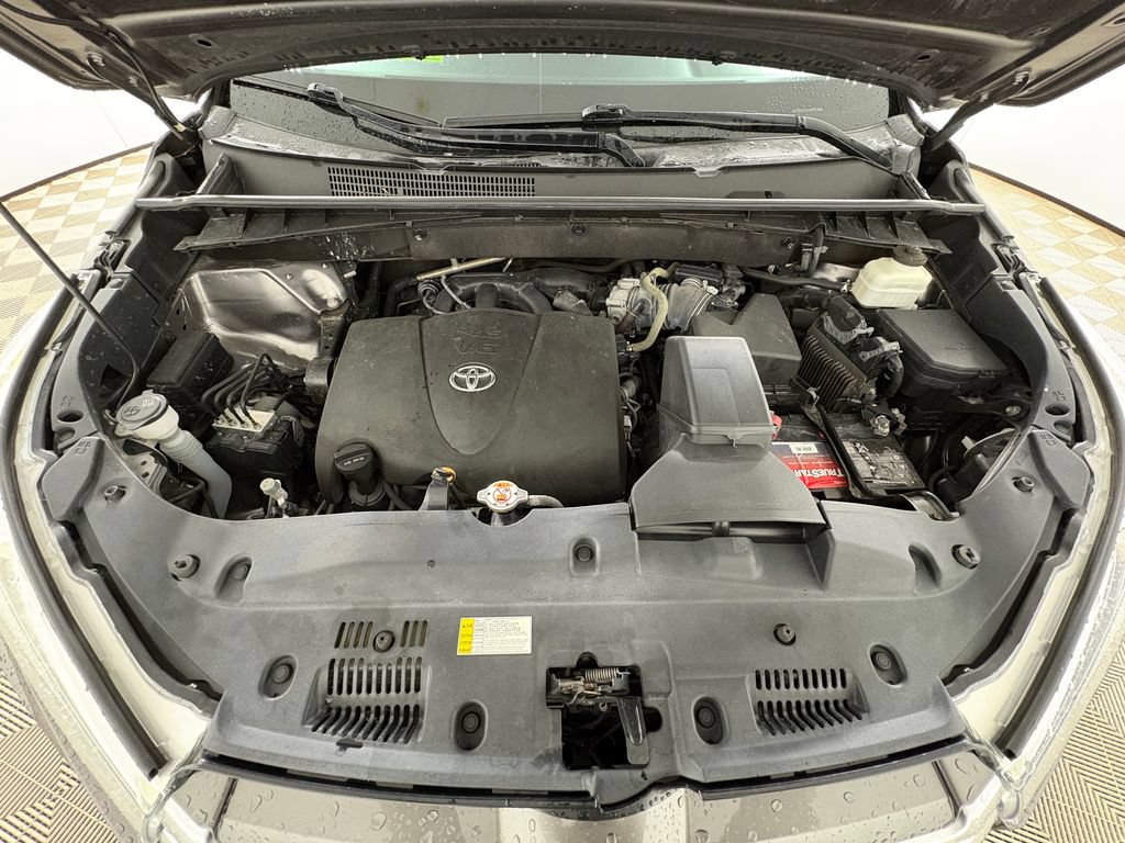 Used 2019 Toyota Highlander XLE FWD image 32