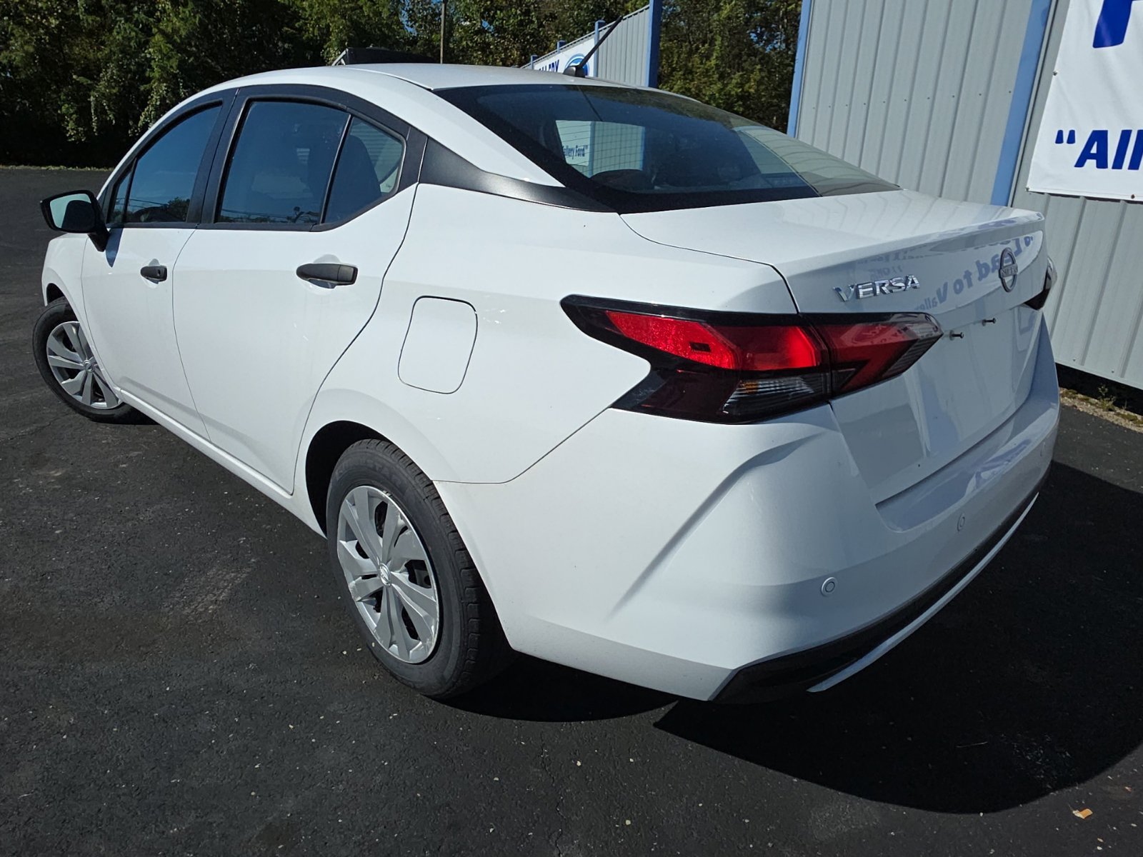 Used 2025 Nissan Versa S FWD image 8