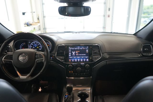 Used 2020 Jeep Grand Cherokee Overland AWD/4WD image 31