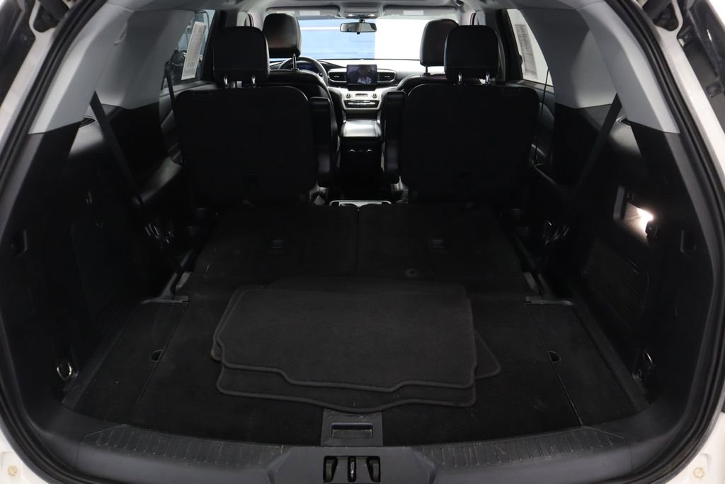 Certified 2020 Ford Explorer XLT w/ Equipment Group 202A image 17