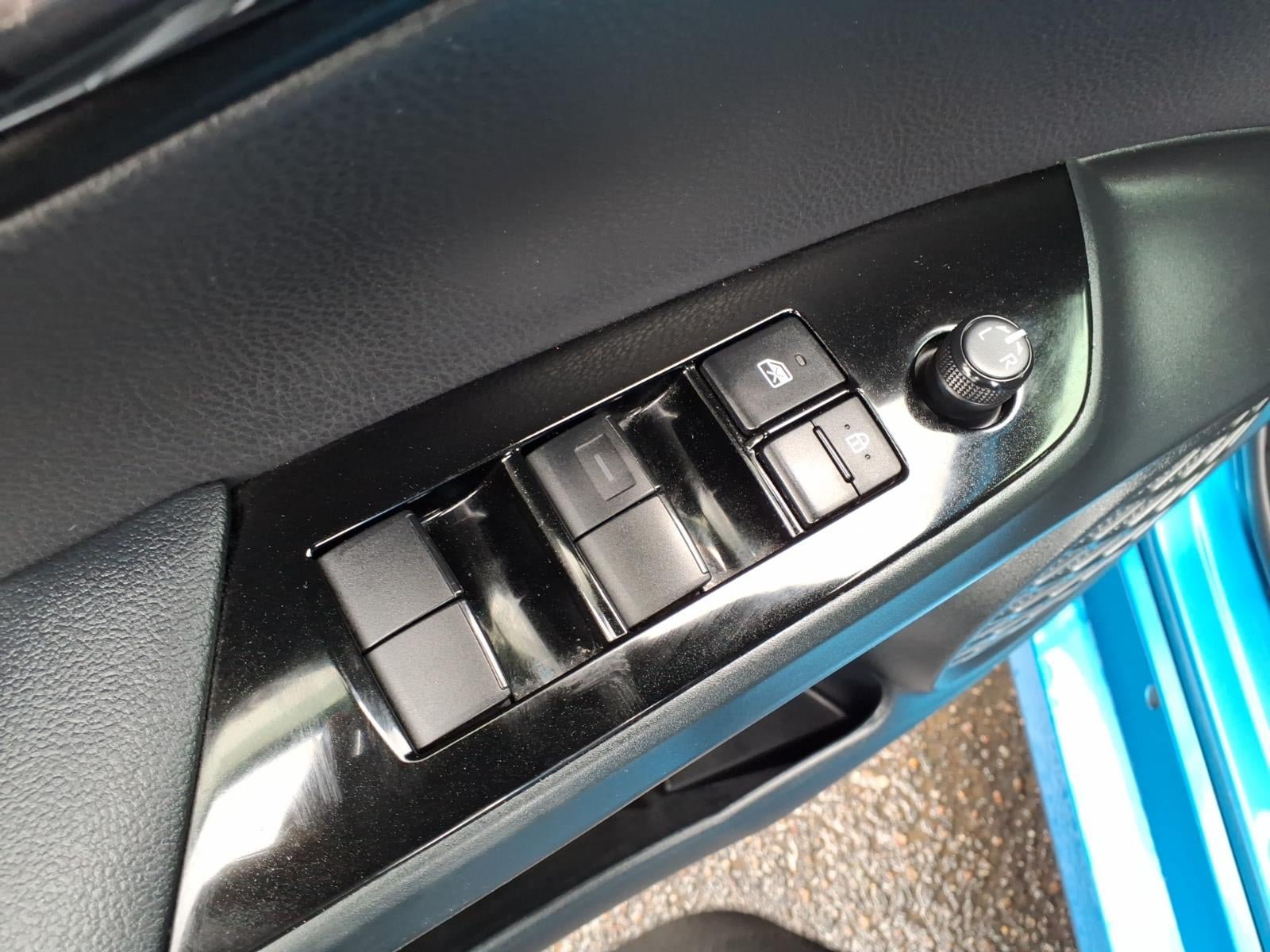 Used 2021 Toyota Prius L Eco FWD image 21