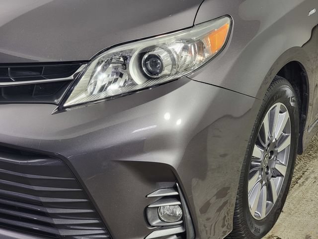 Used 2020 Toyota Sienna XLE w/ XLE Navigation Package AWD/4WD image 9