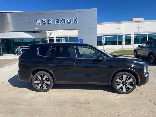 Used 2025 Mitsubishi Outlander SE AWD/4WD image 3