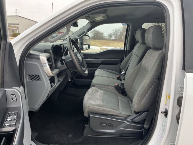 Certified 2023 Ford F250 XLT AWD/4WD image 3