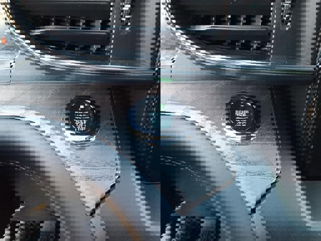 Certified 2020 Ford Explorer Platinum w/ Premium Technology Package image 16