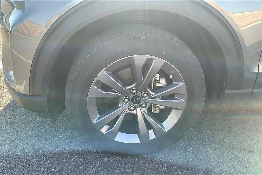 Certified 2025 Ford Explorer Active w/ Active Comfort Package AWD/4WD image 6