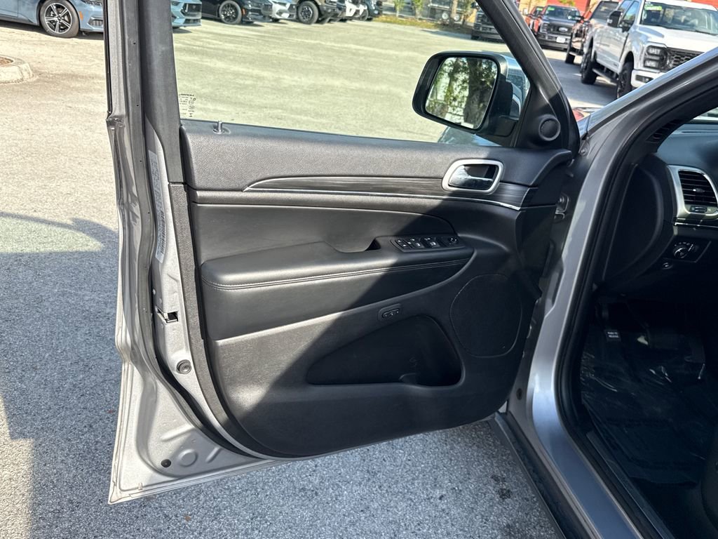 Used 2019 Jeep Grand Cherokee Limited w/ Luxury Group II image 14