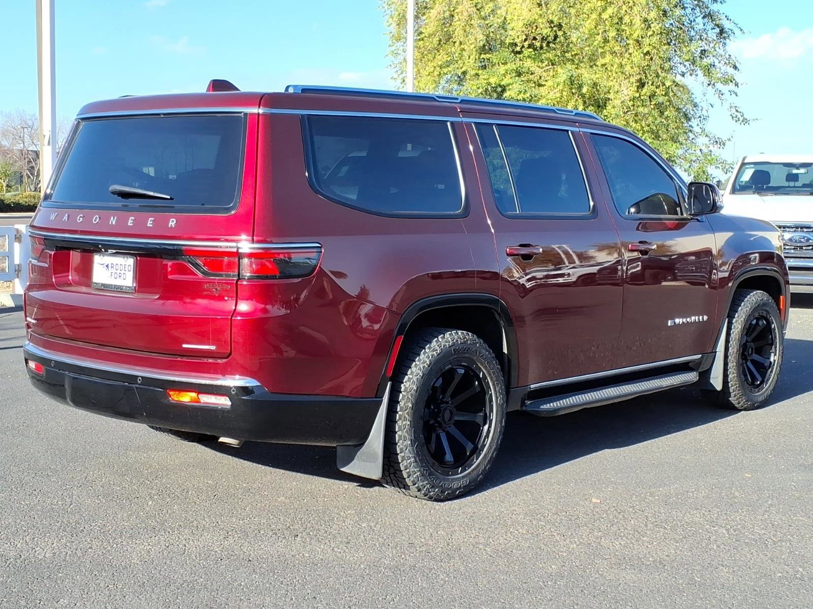 Used 2022 Jeep Wagoneer Series III w/ Flexible Seating Group image 4