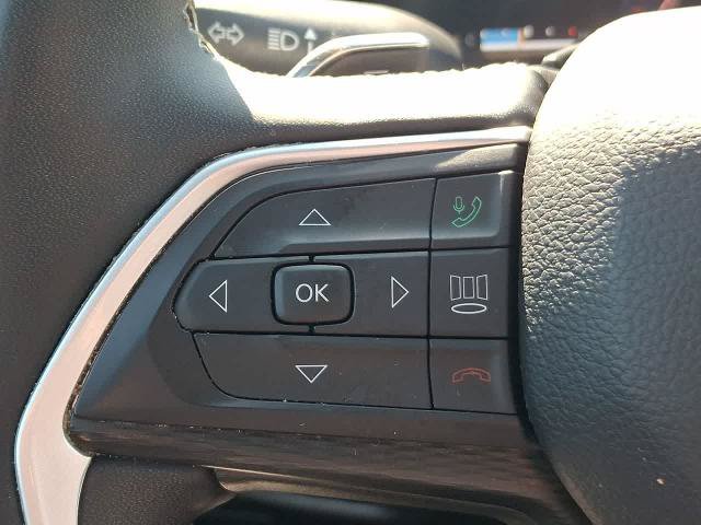 Used 2025 Jeep Grand Cherokee Altitude AWD/4WD image 23