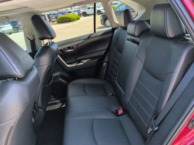 Used 2022 Toyota RAV4 XLE Premium image 14