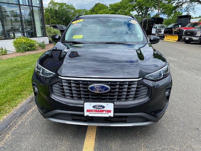 Certified 2025 Ford Escape Platinum AWD/4WD image 2