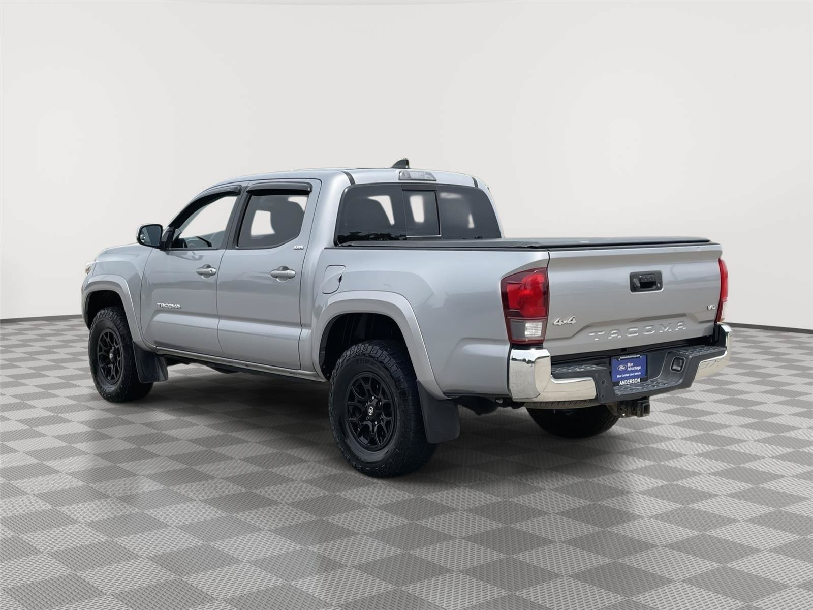 Used 2020 Toyota Tacoma SR5 AWD/4WD image 9