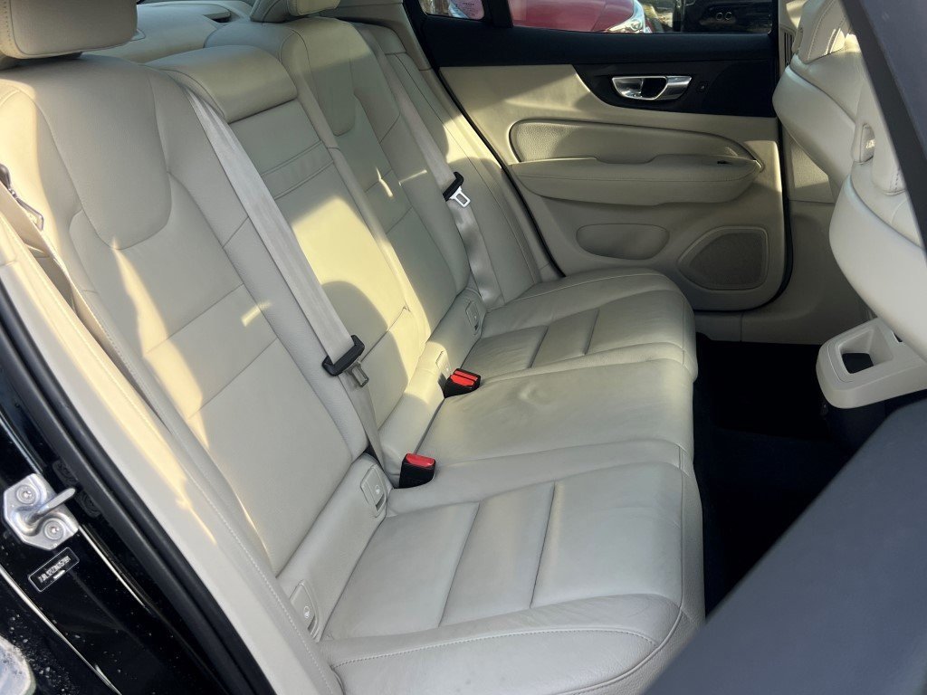 Used 2022 Volvo S60 B5 Momentum w/ Climate Package image 13