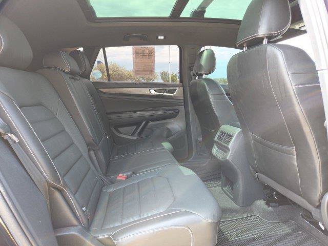 Used 2024 Volkswagen Atlas Cross Sport SEL R-Line AWD/4WD image 21