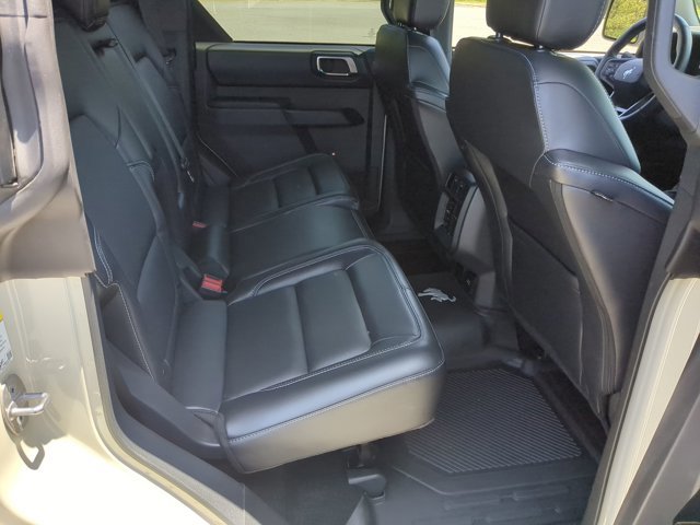 Certified 2025 Ford Bronco Outer Banks w/ Sasquatch Package AWD/4WD image 35