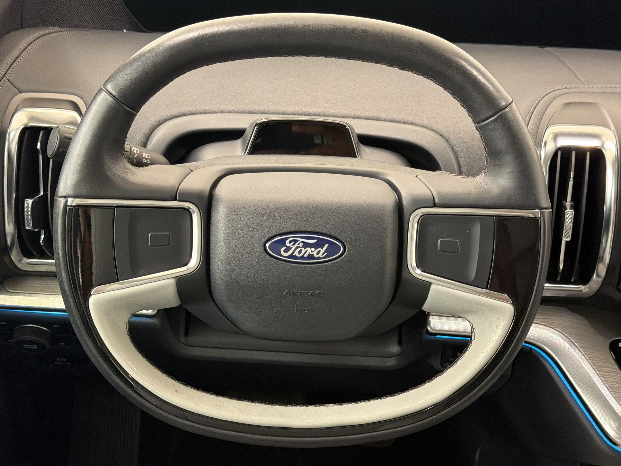 Certified 2025 Ford Expedition Max Platinum AWD/4WD image 16