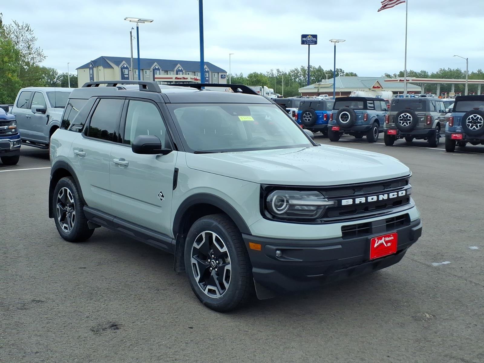 Certified 2023 Ford Bronco Sport Outer Banks w/ Tech Package AWD/4WD image 8