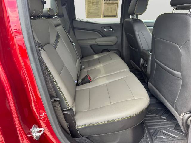 Used 2025 Chevrolet Colorado ZR2 w/ Technology Package AWD/4WD image 9