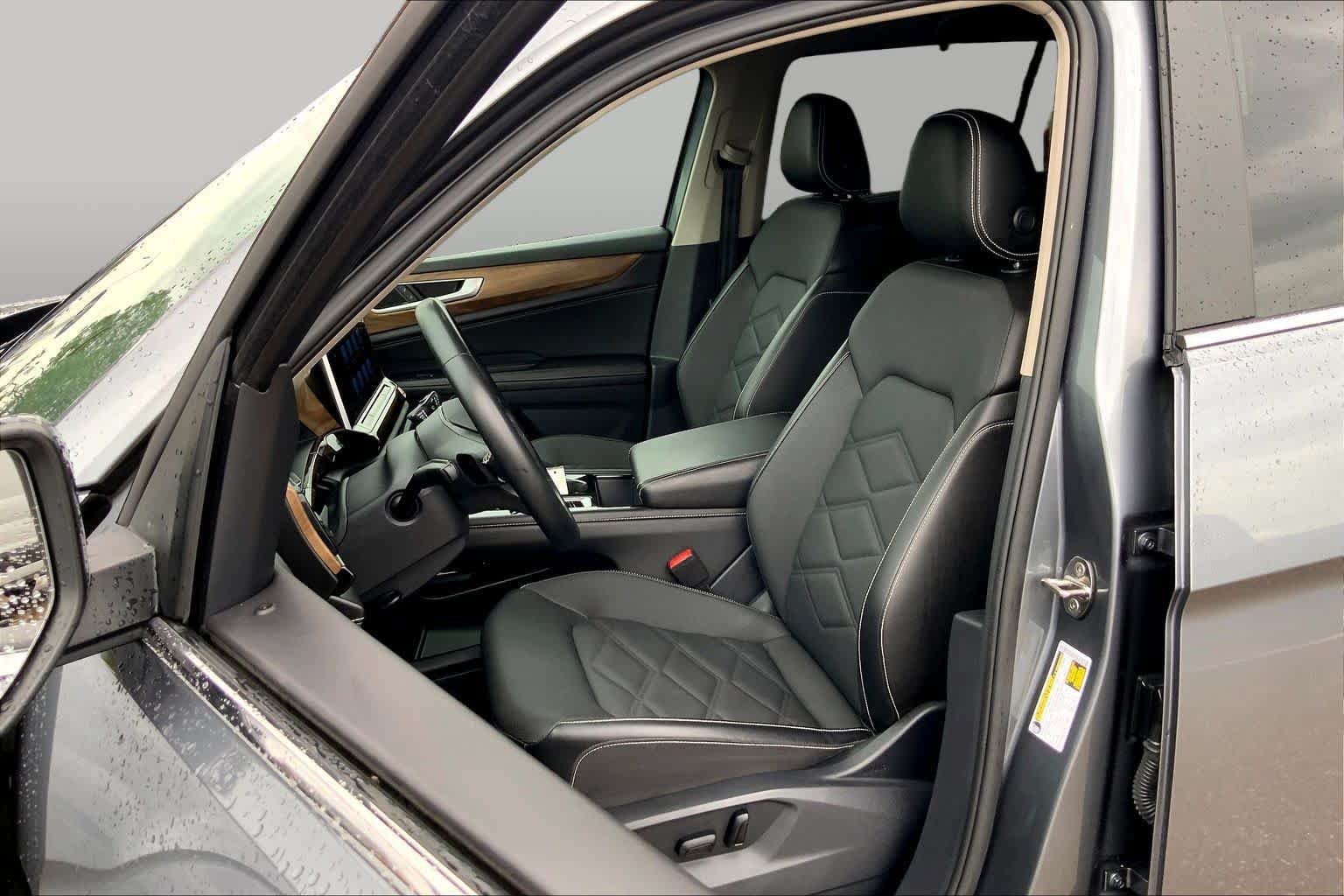 Used 2025 Volkswagen Atlas SE FWD image 8
