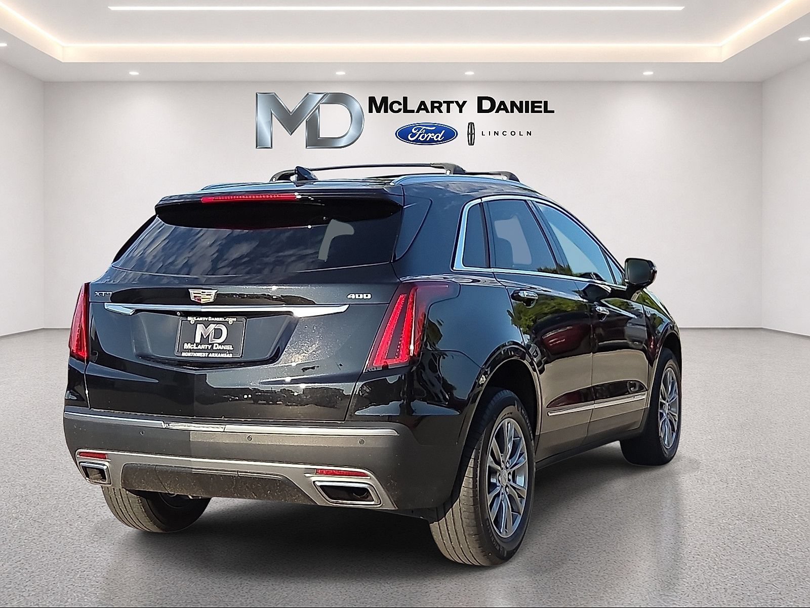 Used 2022 Cadillac XT5 Premium Luxury w/ LPO, Floor Liner Package FWD image 5