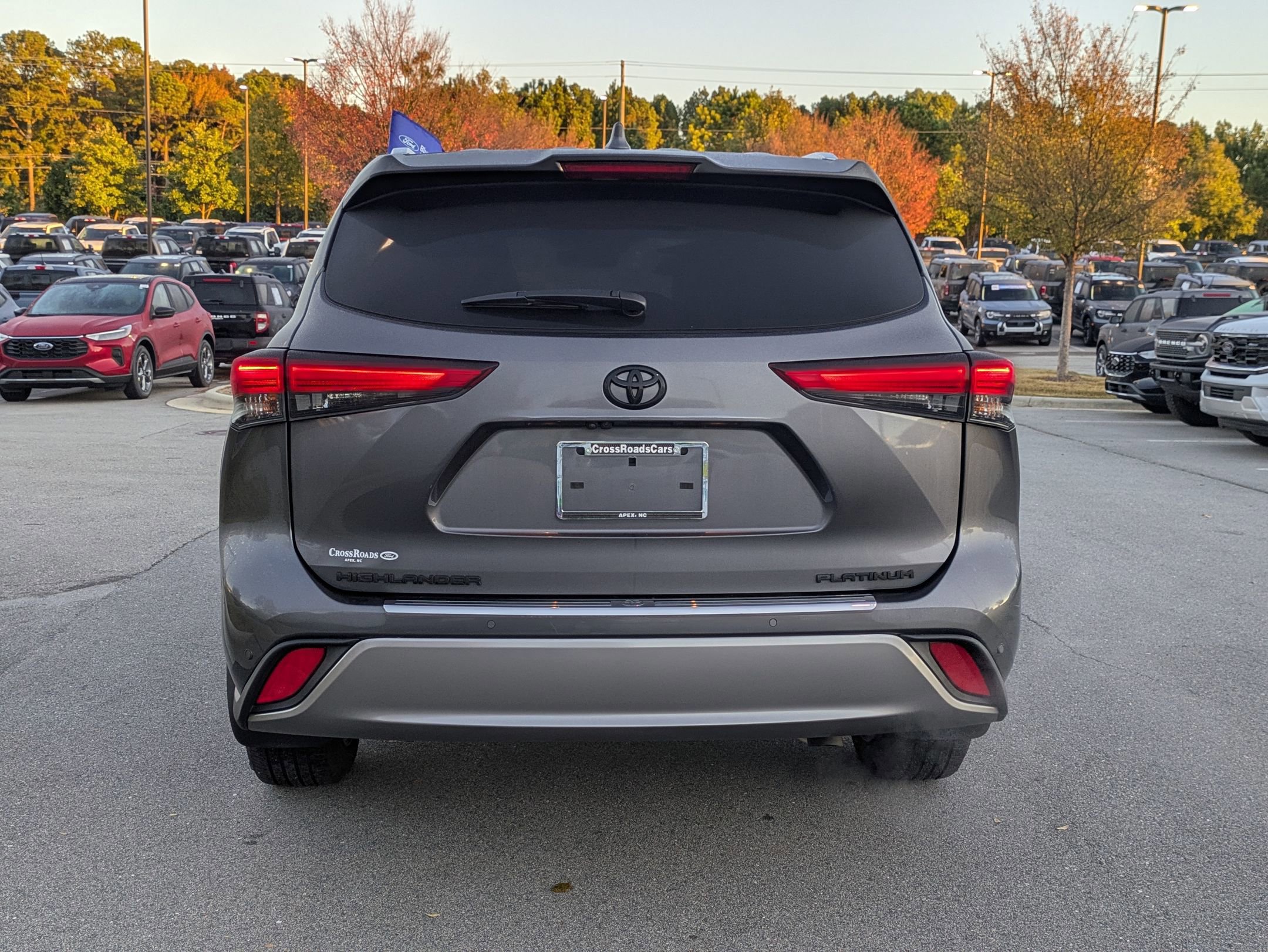 Used 2023 Toyota Highlander Platinum image 5