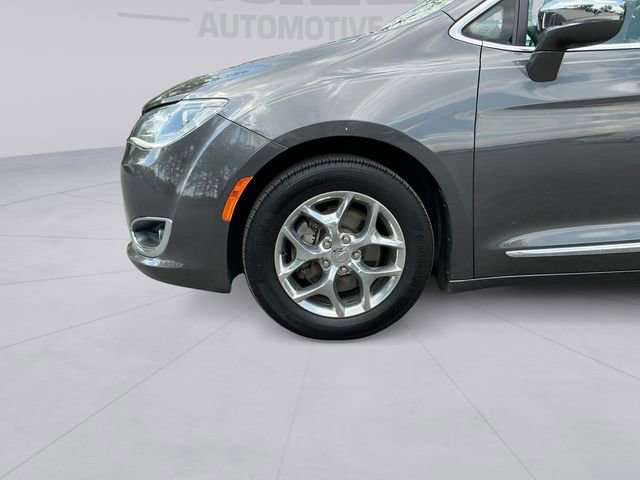 Used 2017 Chrysler Pacifica Limited FWD image 9