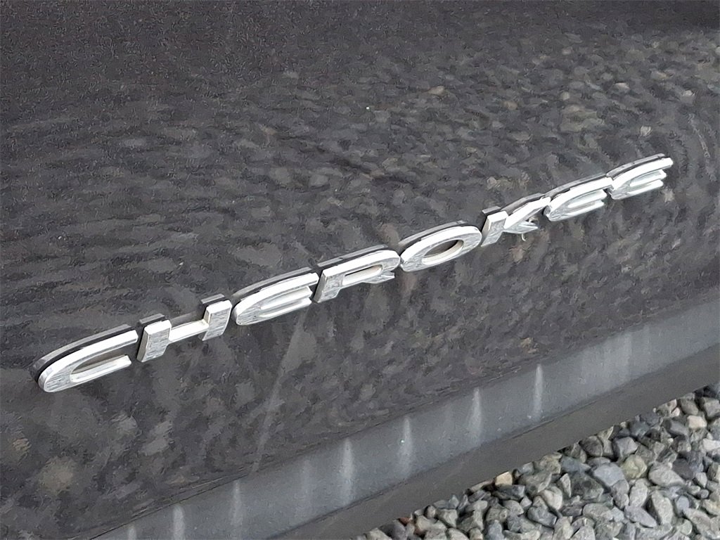 Used 2019 Jeep Cherokee Latitude Plus image 5