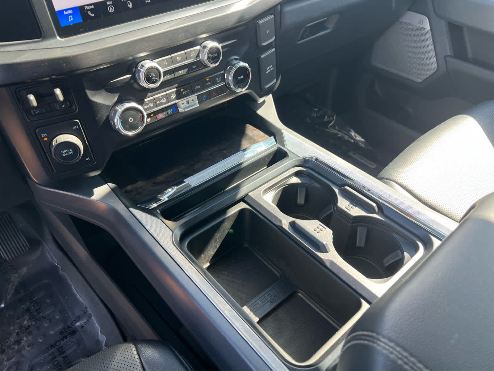 Certified 2024 Ford F350 Lariat AWD/4WD image 32