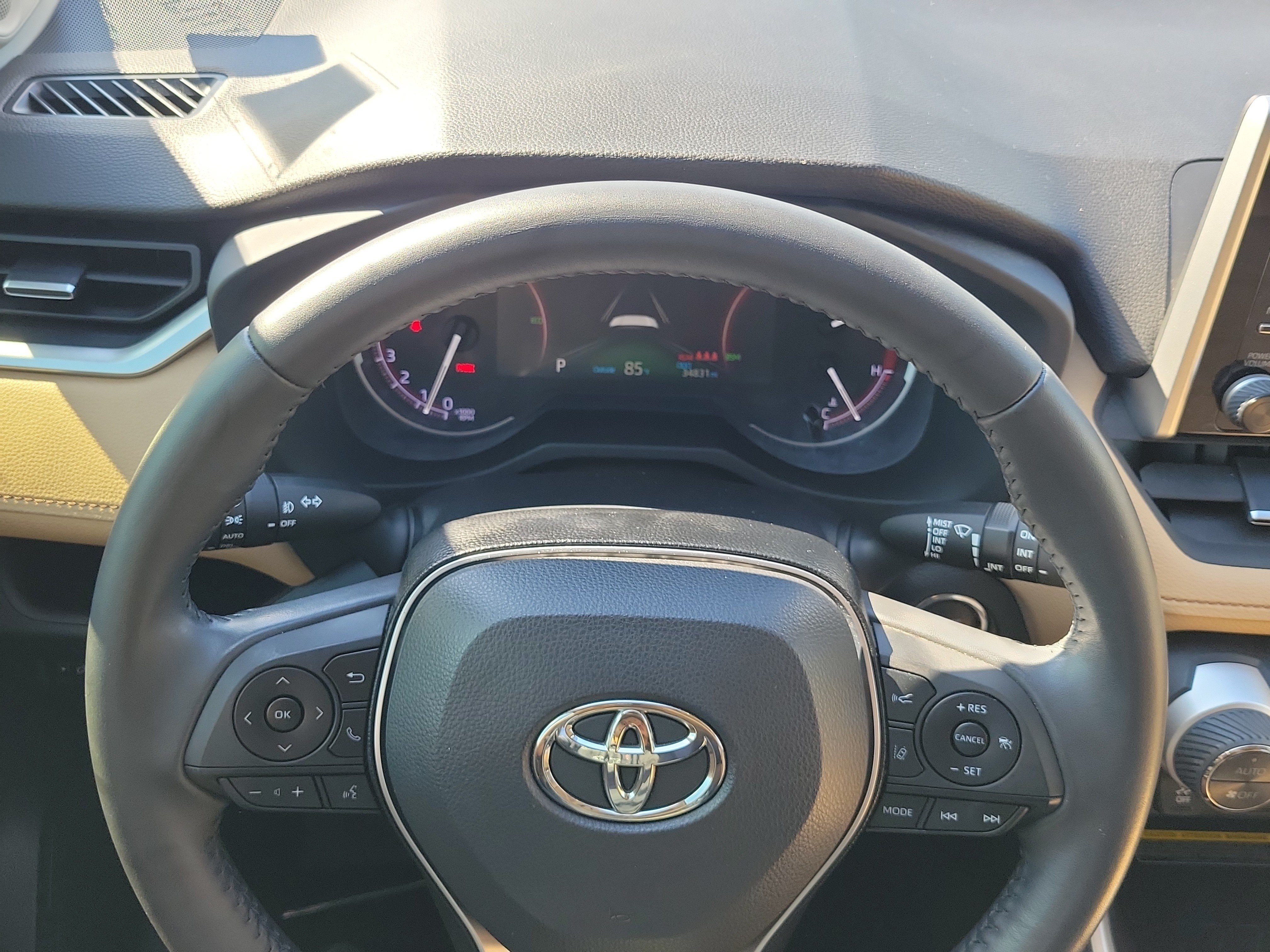 Used 2019 Toyota RAV4 Limited w/ Advanced Technology Package FWD image 23