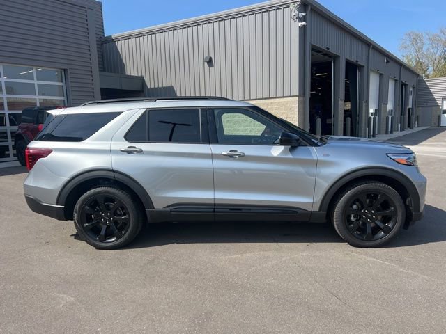 Certified 2024 Ford Explorer ST-Line w/ Class IV Trailer Tow Package AWD/4WD image 4