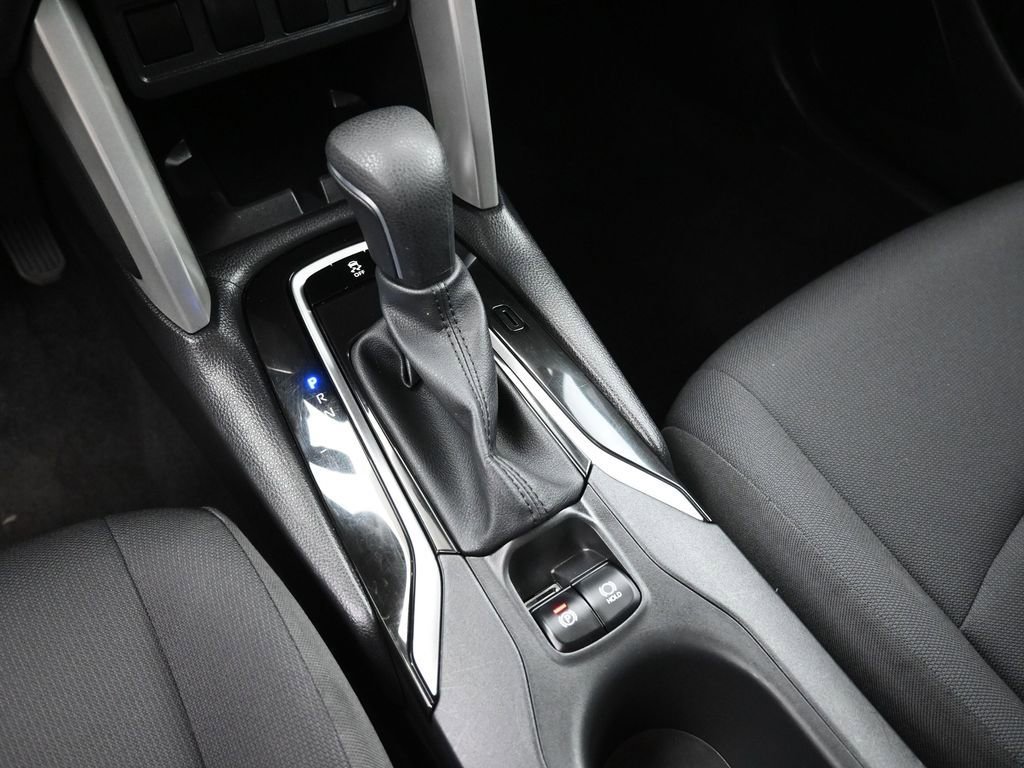 Used 2025 Toyota Corolla Cross LE image 28