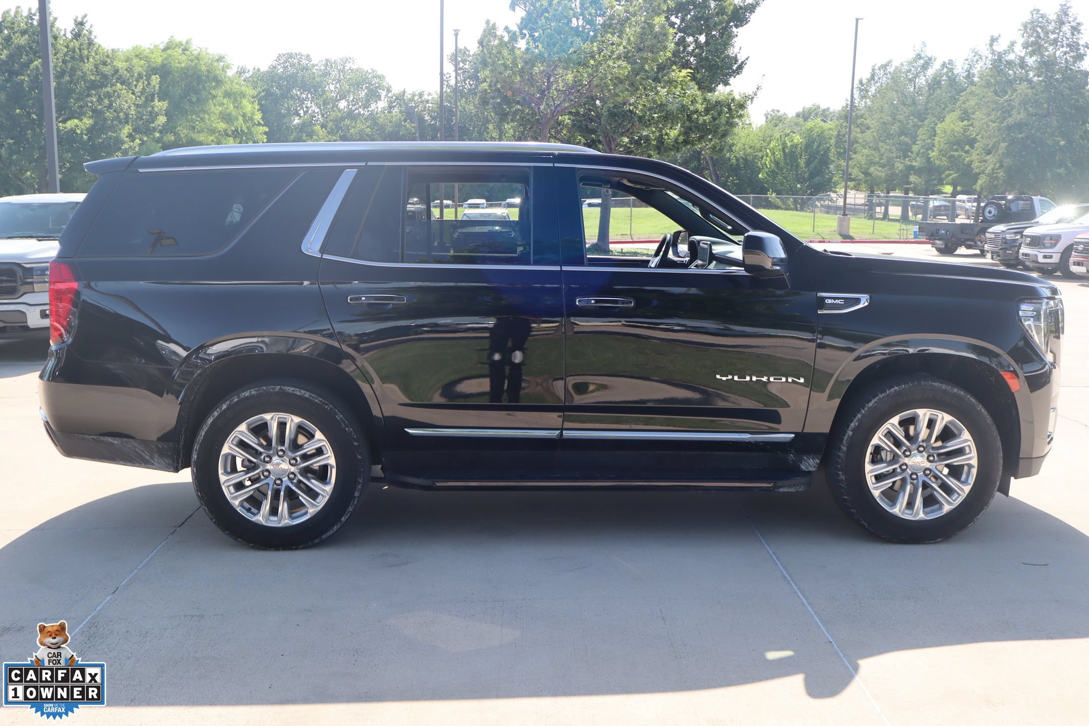Used 2024 GMC Yukon SLT RWD image 3