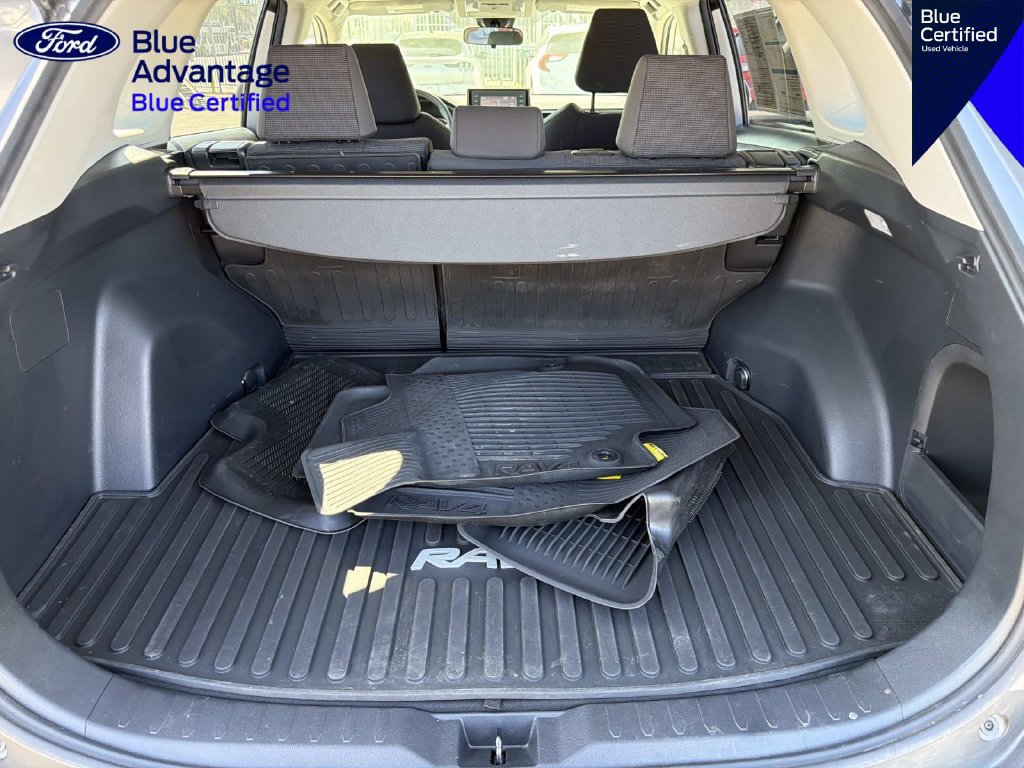 Used 2021 Toyota RAV4 LE AWD/4WD image 7